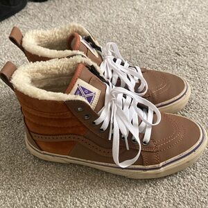 Woman’s MTE vans
